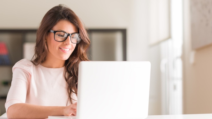 Ilustracja do: Wzrasta znaczenie kursów online. Wykorzystaj to w swoim biznesie!